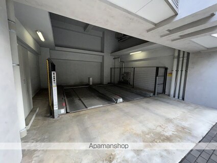 ヴィアーレ勾当台Ⅱ[1K/30.08m2]の駐車場