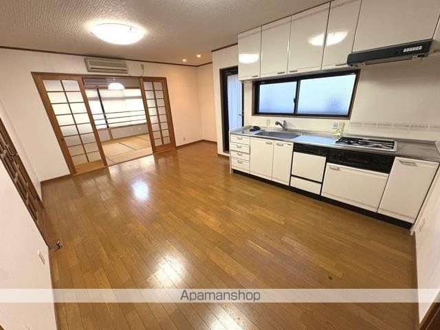 花隈町戸建の内装写真