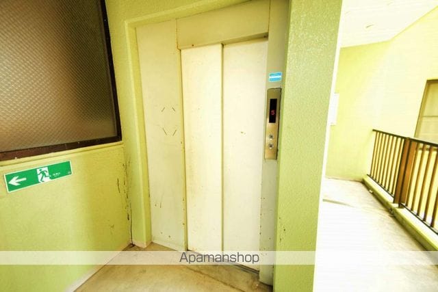 武ステーションビルの玄関写真