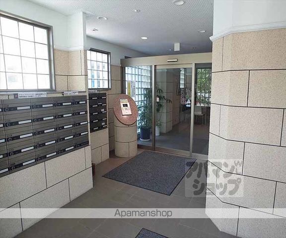 PINE館Vの玄関写真