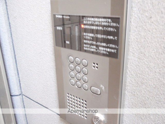 412ビルの玄関写真