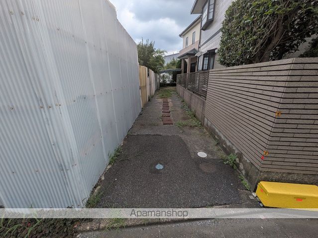 京成電鉄松戸線 薬園台駅 徒歩11分 2階建 築32年の玄関写真