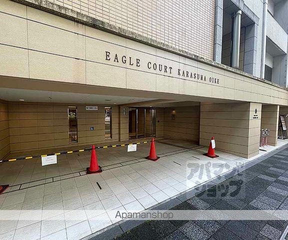 イーグルコート烏丸御池の玄関写真