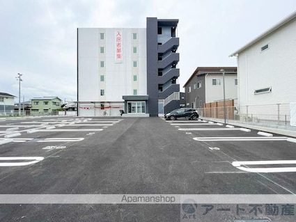 Ｖｉｌｌａ　ｌｕｃｅ[1LDK/40.4m2]の駐車場2