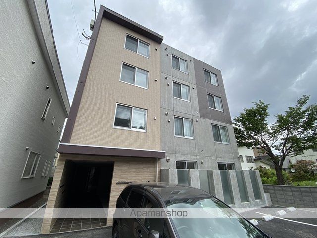 エアフォルク学園前の外観写真