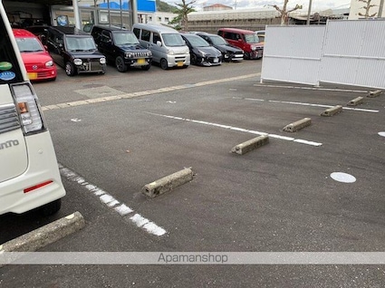 ウィステリア[1LDK/43.78m2]の駐車場