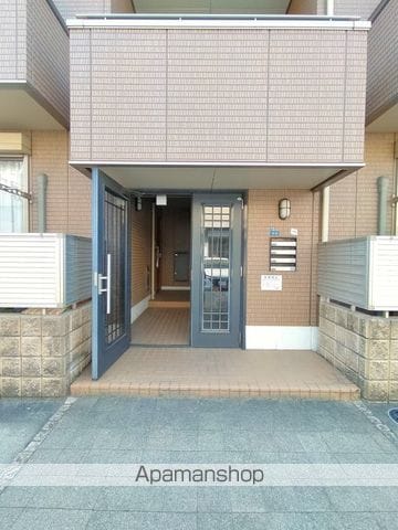 カサヴェルデB棟の玄関写真