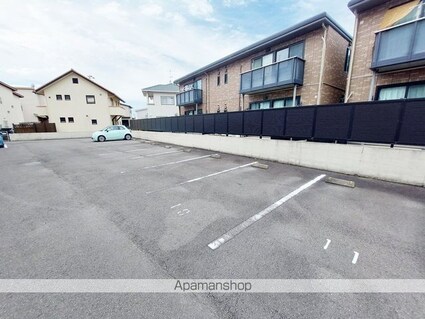 フォレスト・レジデンス[3LDK/74.2m2]の駐車場1