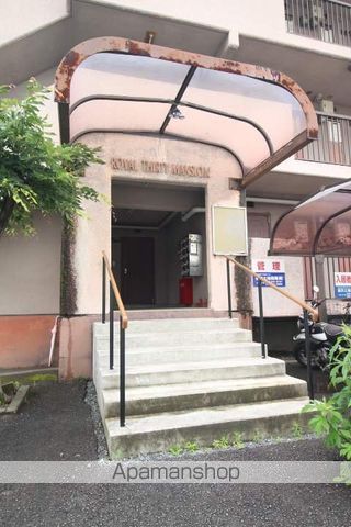ロイヤルサーティ—マンションの玄関写真