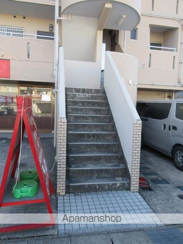 高橋ビルの玄関写真