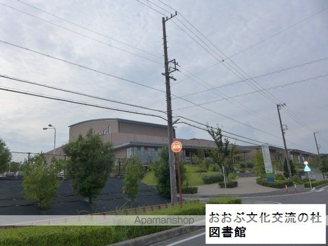 HOLLY HILLS RESIDENCE WESTの周辺写真