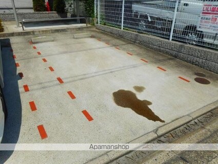 グランツ[2LDK/66.23m2]の駐車場