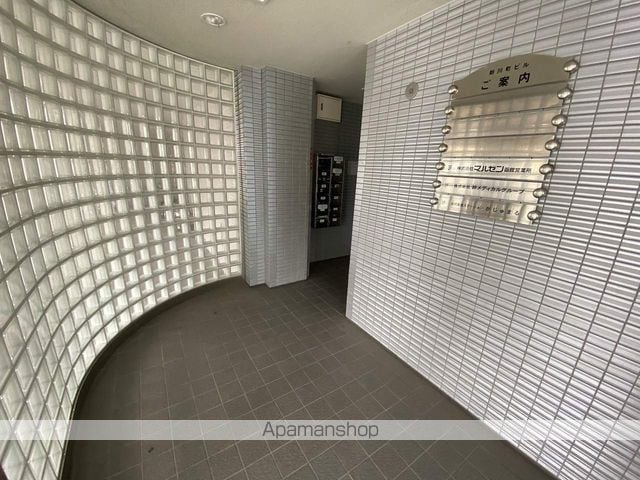 新川町ビルの玄関写真