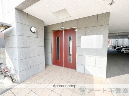 ヴァレーレ萱町[1LDK/32.63m2]のエントランス