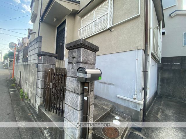 高槻市 2階建 築35年の玄関写真