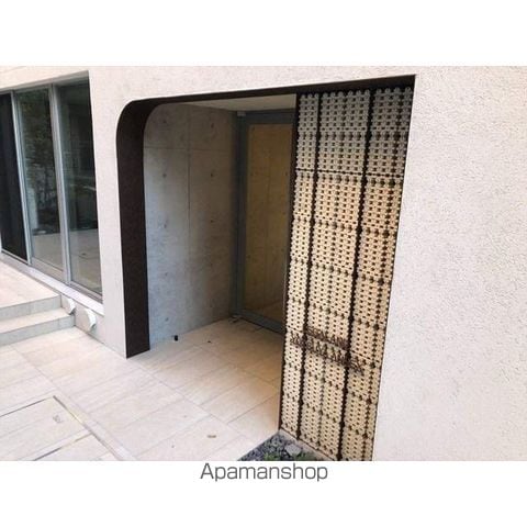 LEGALAND四谷ANNEXの玄関写真