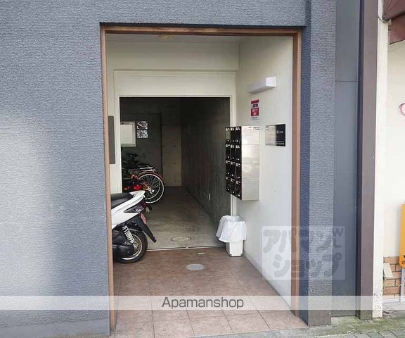 七条西大路メゾンの玄関写真
