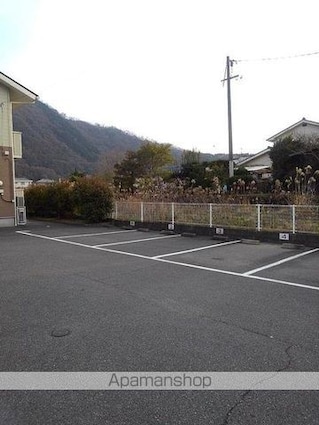 広島県府中市父石町[2DK/47.55m2]の駐車場