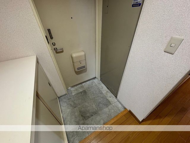 ホワイトパレス[3LDK/68.11m2]の玄関