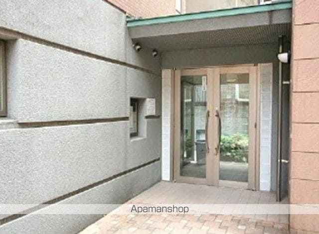 ダイナコートエスタディオサラ A棟の玄関写真