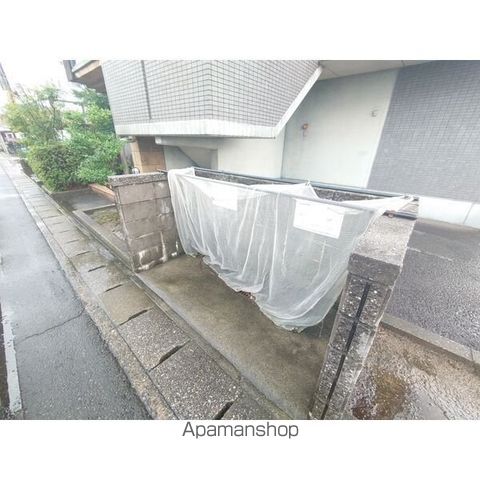 ファミリア岩倉の玄関写真