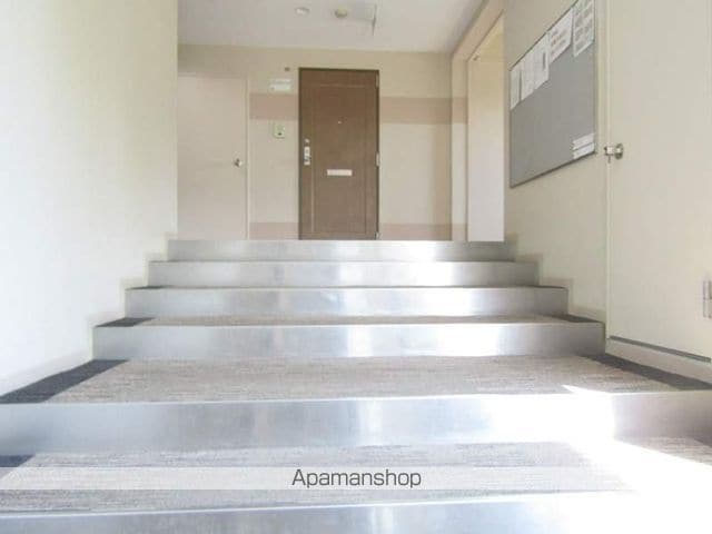 ホークメゾン札幌3号館の玄関写真