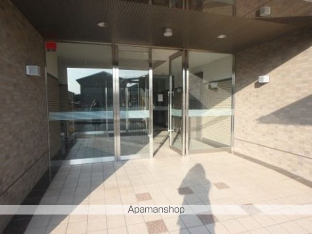 サーパス新和の玄関写真