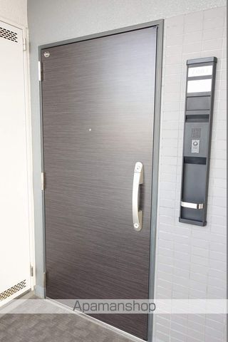 レーベン富山 THE TOWERの玄関写真
