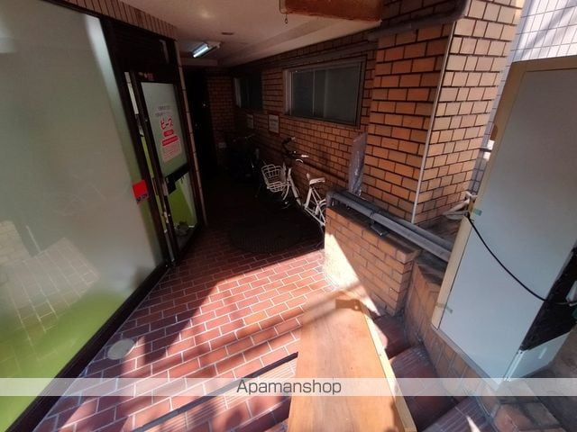 山田ビルの玄関写真