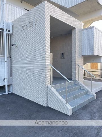 プレイス・アイの玄関写真