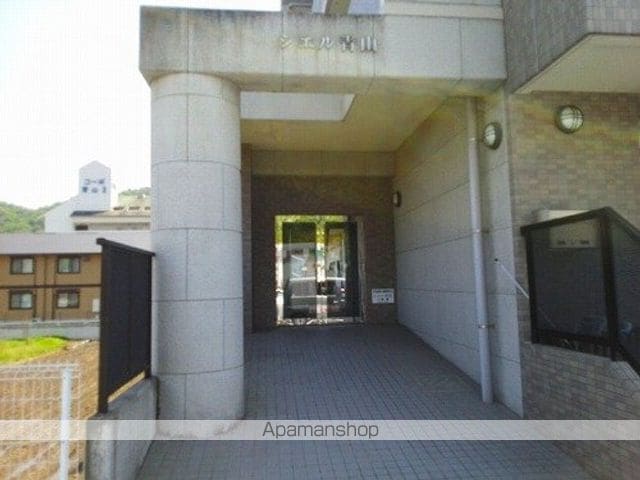シエル青山の玄関写真