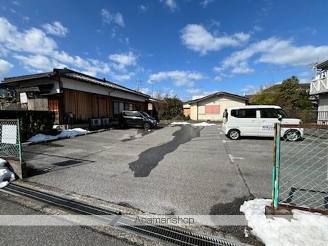 ハイツ西田[1K/21.39m2]の駐車場