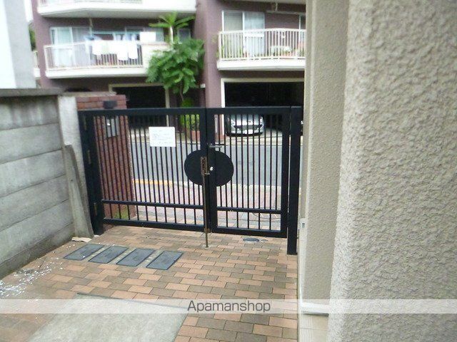 TAY APARTMENTの玄関写真
