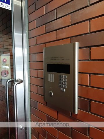 カーサ岡村の玄関写真