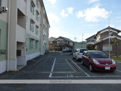 梅ヶ丘マンション[2LDK/46.68m2]の駐車場1