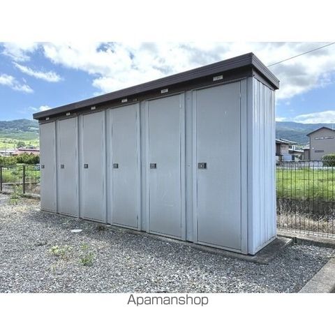 サープラスなおえの内装写真