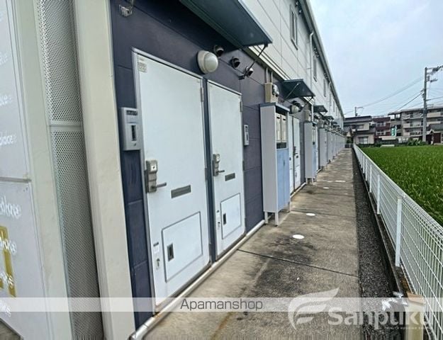 レオパレスフレンドの玄関写真