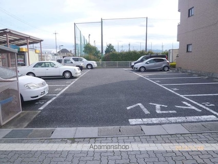 フルーレ伊勢[1K/25.56m2]の駐車場1