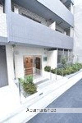 ドゥーエ四谷三丁目の玄関写真