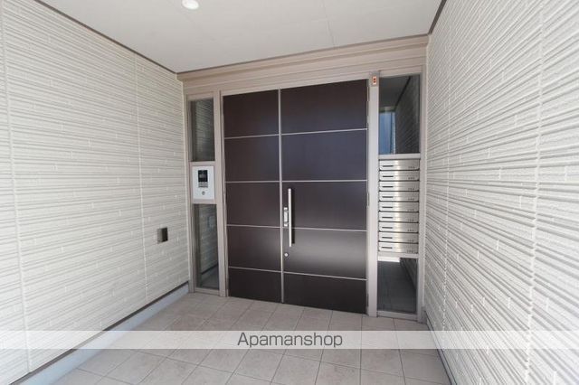 ベレオ亀岡の玄関写真