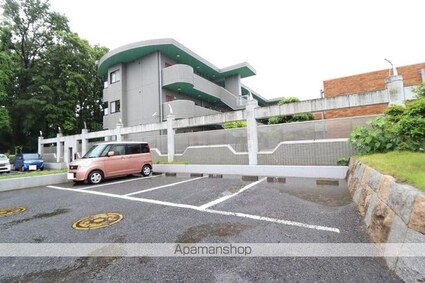 パティオ坂巻[1K/19.76m2]の駐車場1