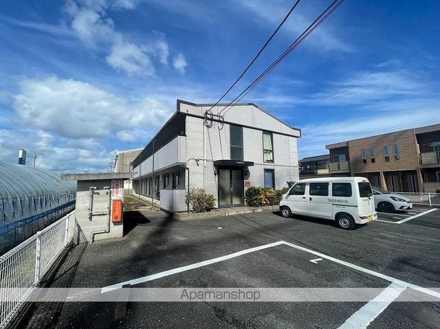 レオパレステルージュの外観写真