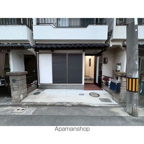南海電鉄南海本線 諏訪ノ森駅 徒歩4分 2階建 築48年の玄関写真
