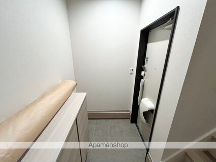 ビバン・メゾン[1LDK/84.34m2]の玄関