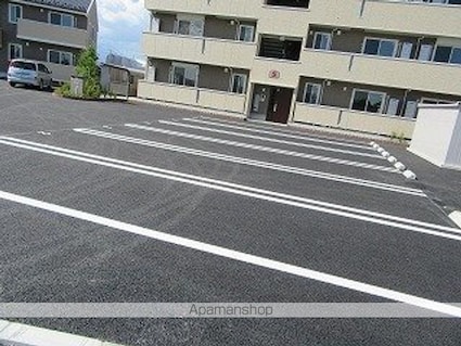 カンパーレ　Ｓ[2LDK/67.23m2]の駐車場