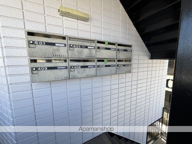 エスポアールKNAの玄関写真