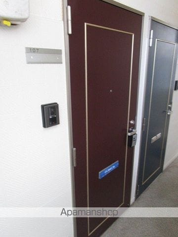 ロイヤルヒルズ駅南の玄関写真
