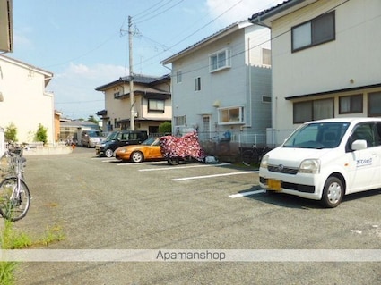 メゾンイイヅナ[1K/24.24m2]の駐車場