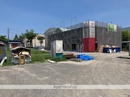 グリーン琥珀甲南Ⅱ[1LDK/50.08m2]の駐車場2