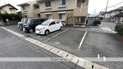 ハイツＮＩＮＯＷＡＲＩ　Ａ棟[2LDK/53.61m2]の駐車場